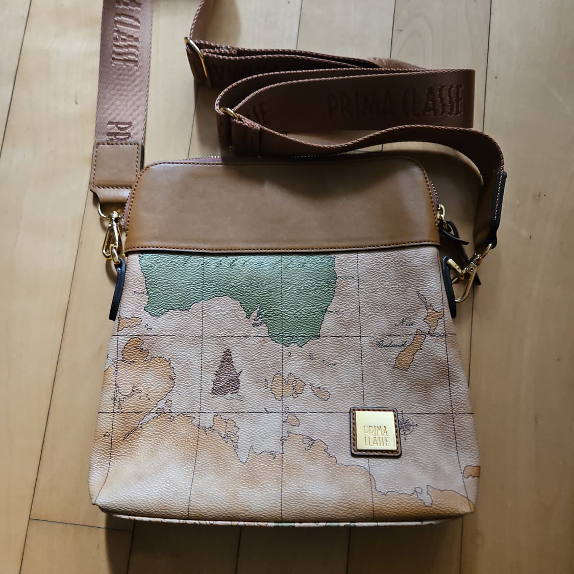 프리마클라쎄 세계지도 크로스백 상품이미지1