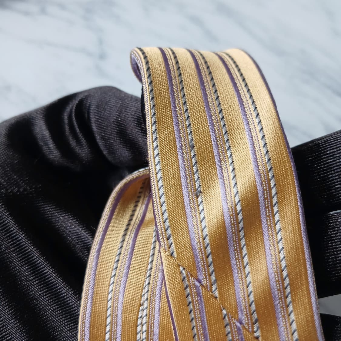 아쿠아스큐텀 넥타이 옐로우 골드 스트라이프 A등급 E897
 상품이미지10