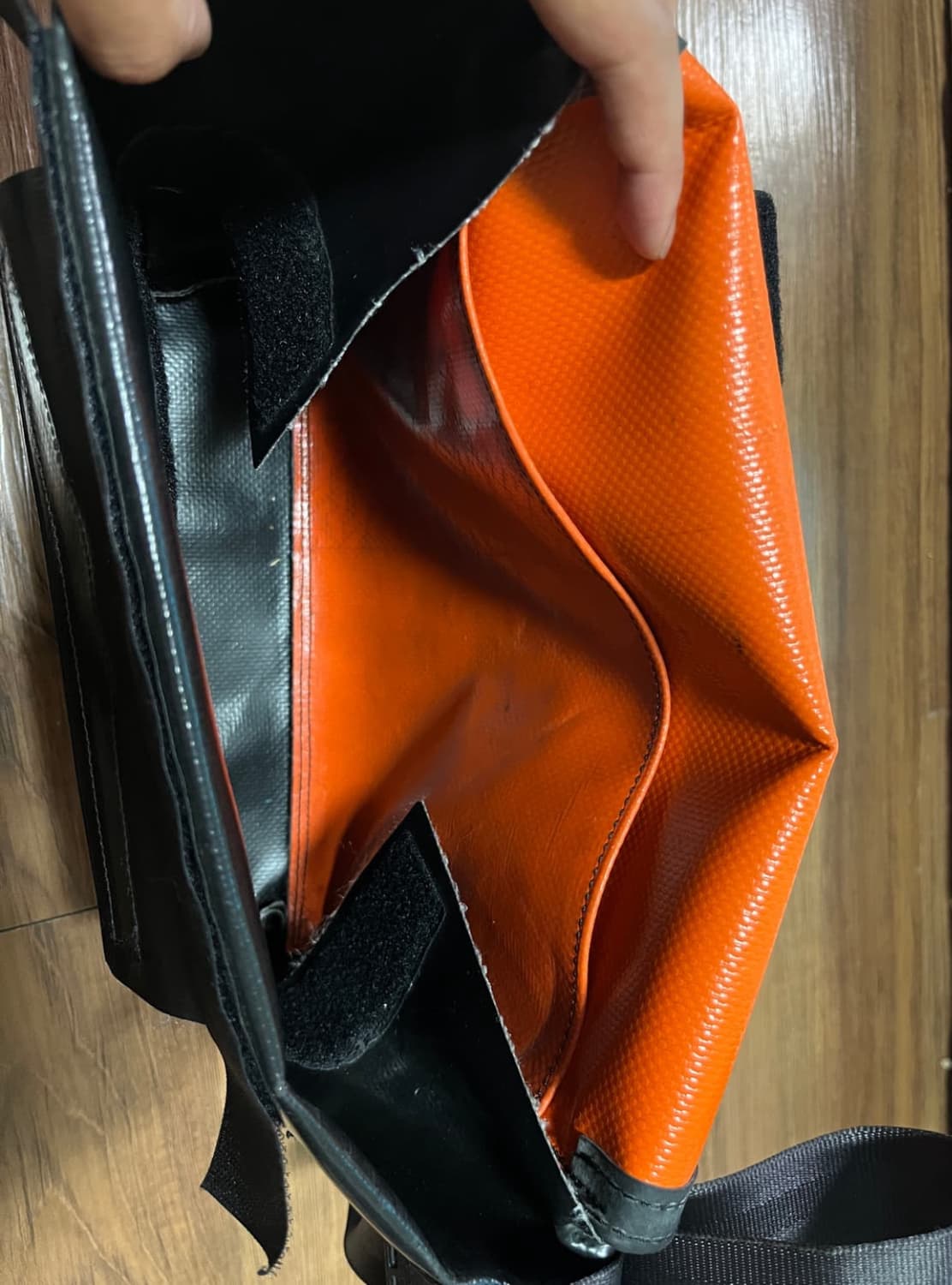 프라이탁 라씨 블랙(검정/주황) 팝니다 상품이미지4