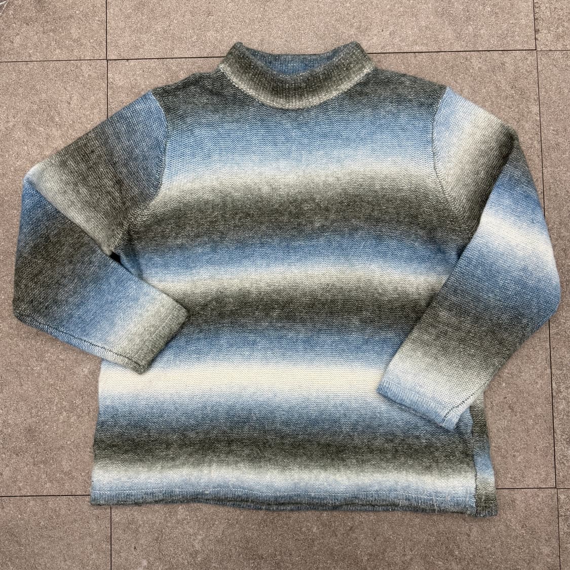 COYAL 그라데이션 스트라이프 니트 상품이미지5