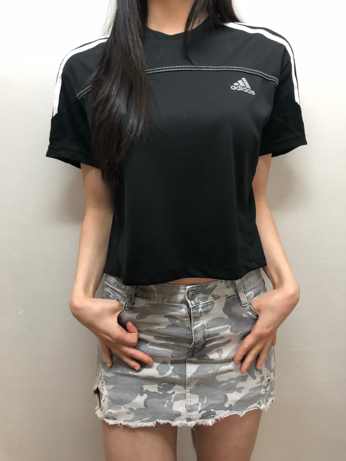 빈티지 아디다스 블랙 크롭 티셔츠 상품이미지1