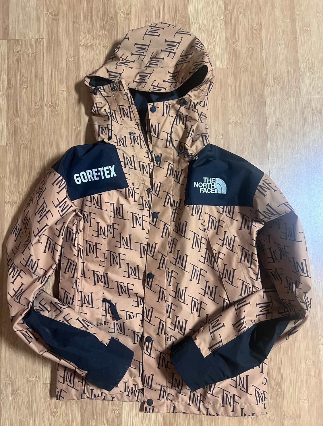노스페이스 바람막이 tnf 한정판 상품이미지1