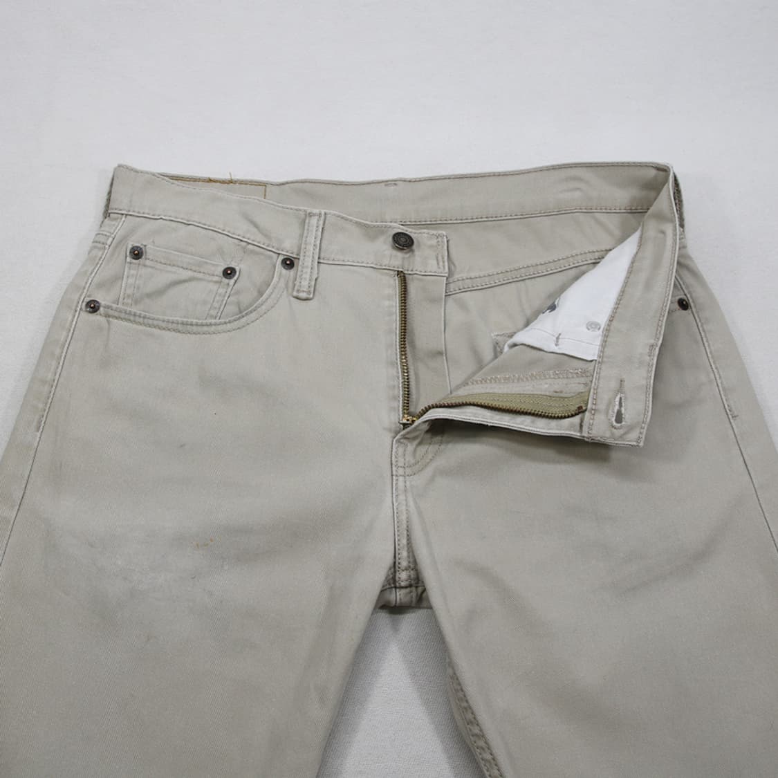 (착용컷) 리바이스 502 베이지 진 (남성용 32) 상품이미지5