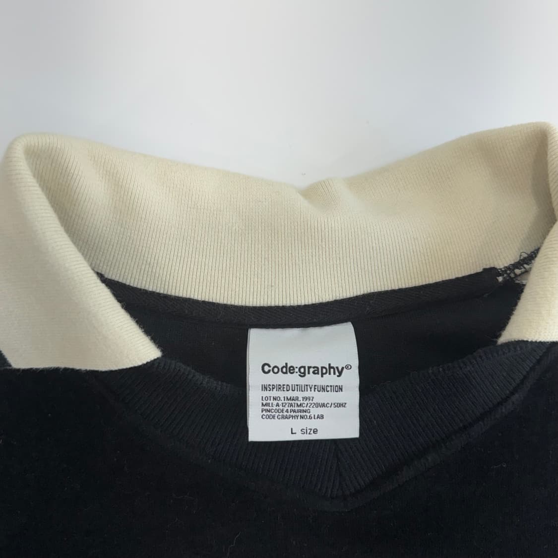Codegraphy 코드그라피 블랙 아이보리 벨벳 롱슬리브 상품이미지5