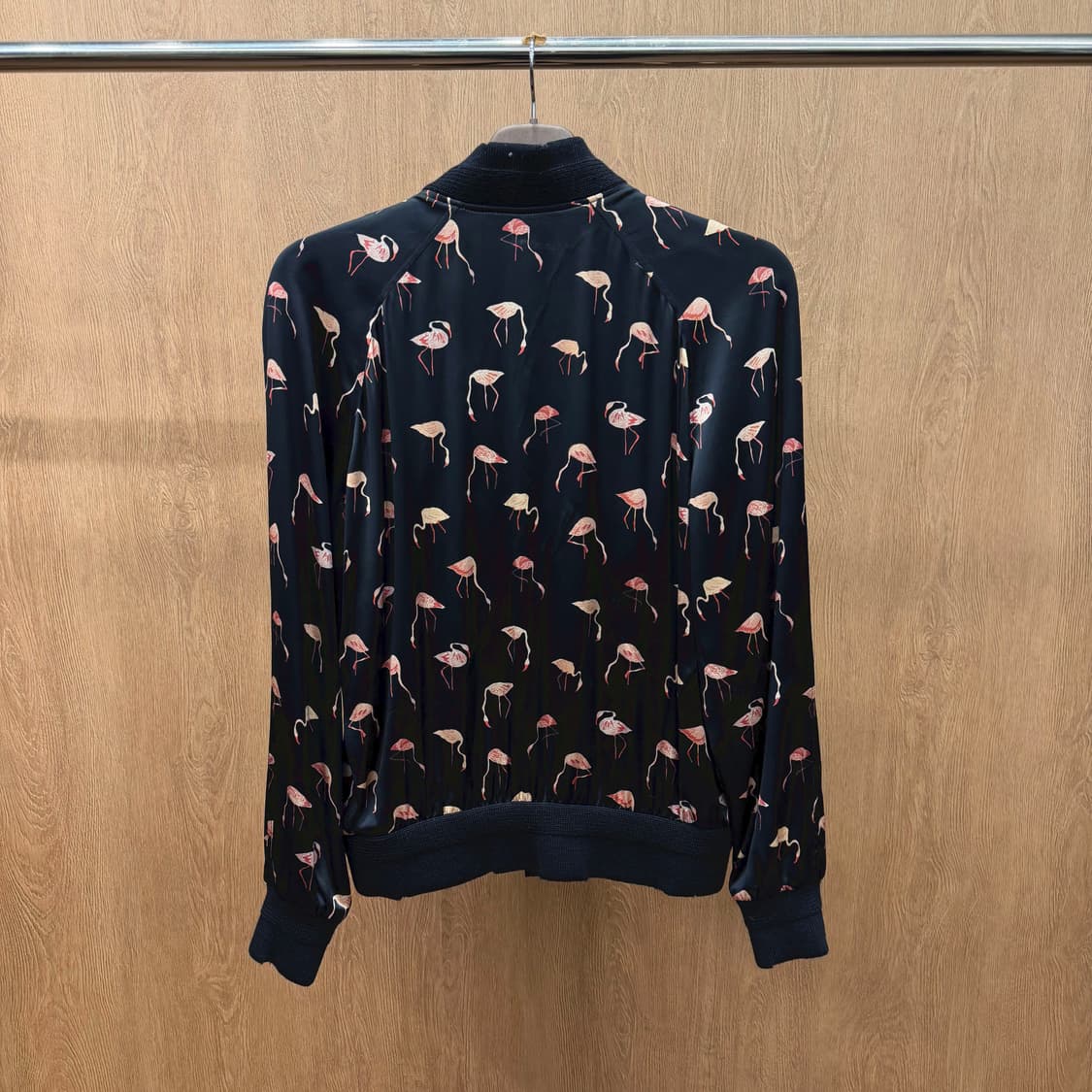 생로랑 파리 봄버 자켓 플라밍고 프린팅 디테일 레귤러핏 블랙 상품이미지3