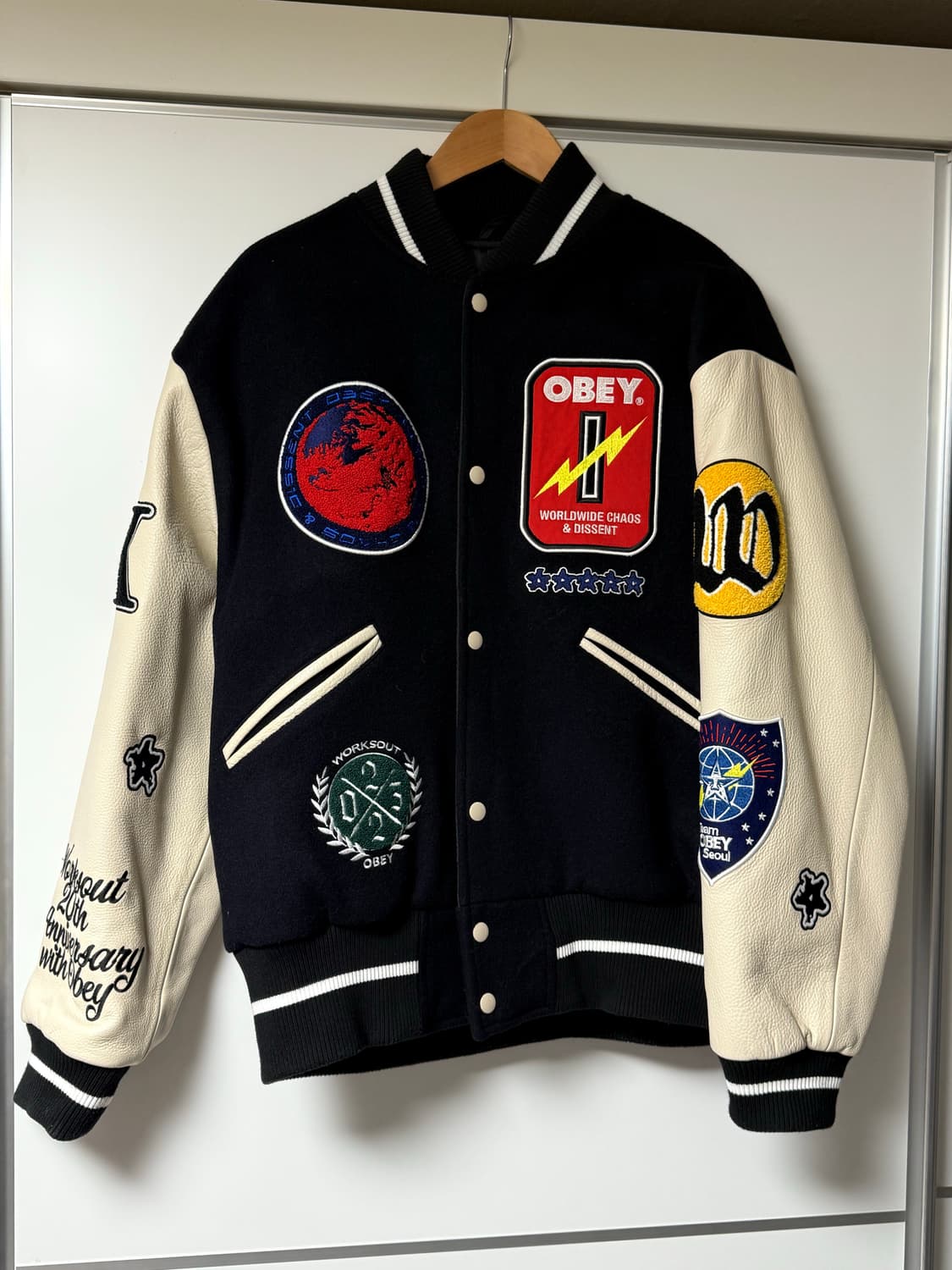 [XL]웍스아웃X오베이 20주년 바시티 상품이미지1