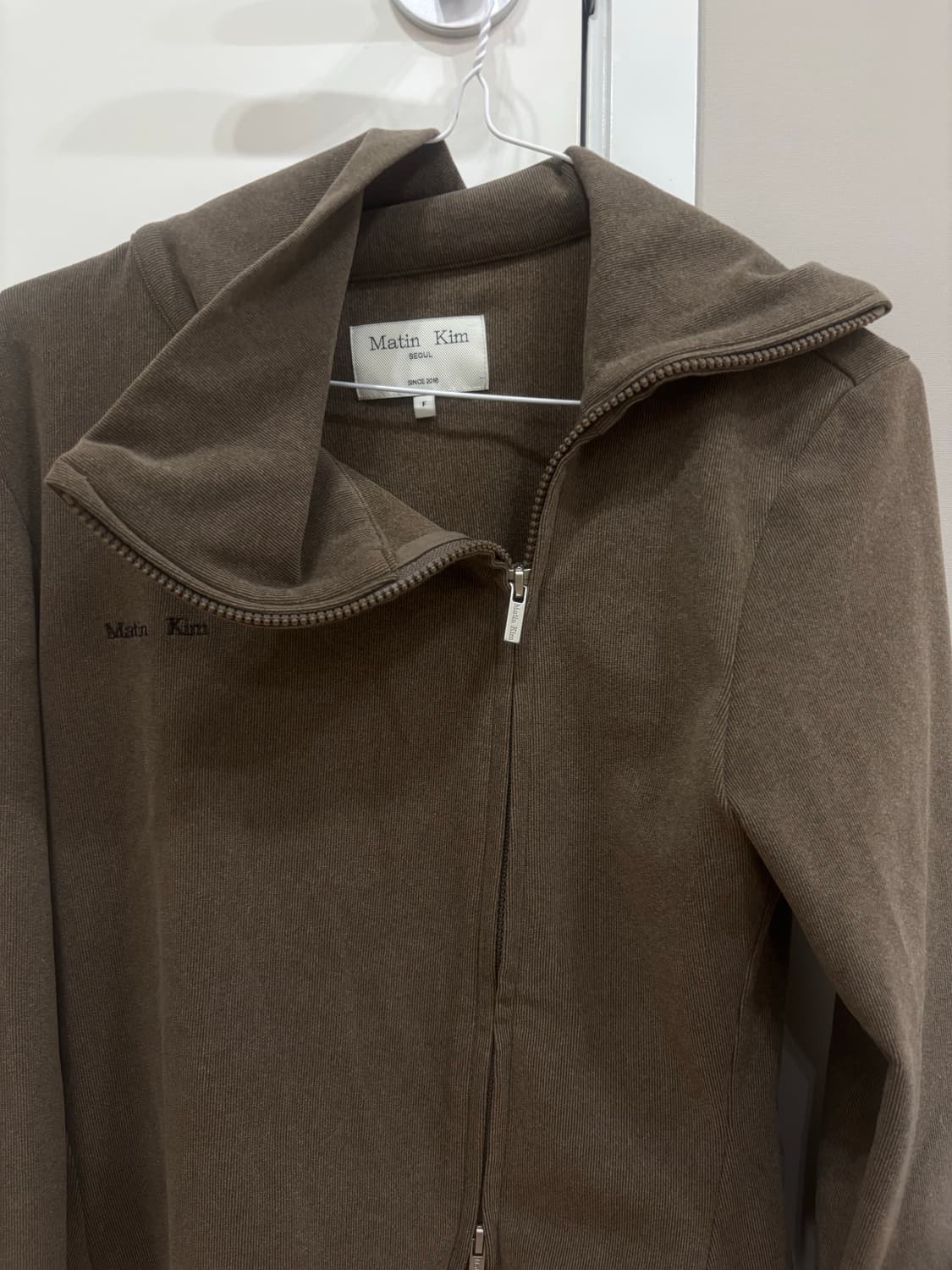 마뗑킴 SHAWL COLLAR JERSEY CARDIGAN COCOA 상품이미지3