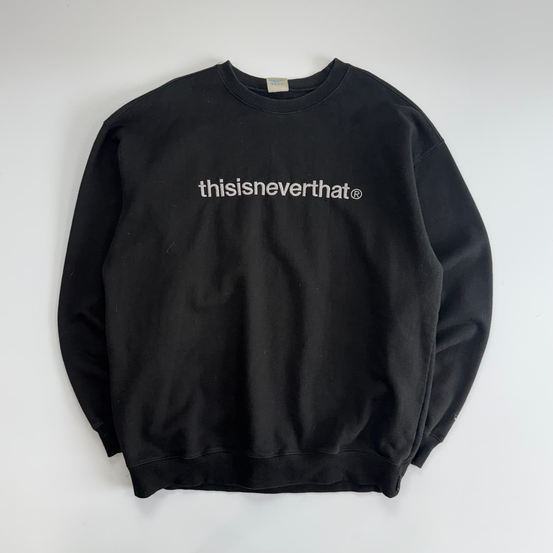 Thisisneverthat 디스이즈네버댓 블랙 맨투맨 상품이미지3