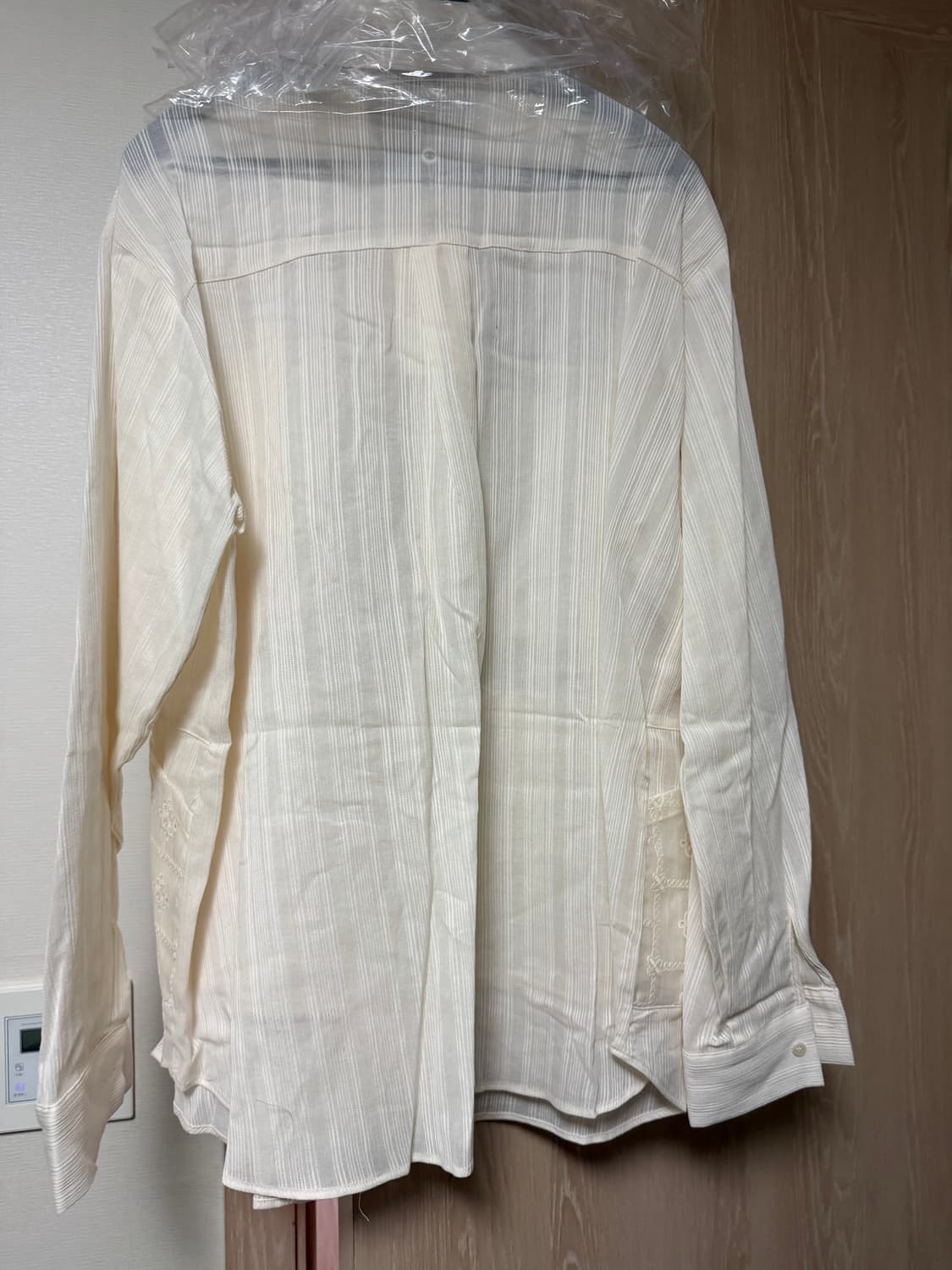 미착용) 아우로 자수 아이보리셔츠  상품이미지9