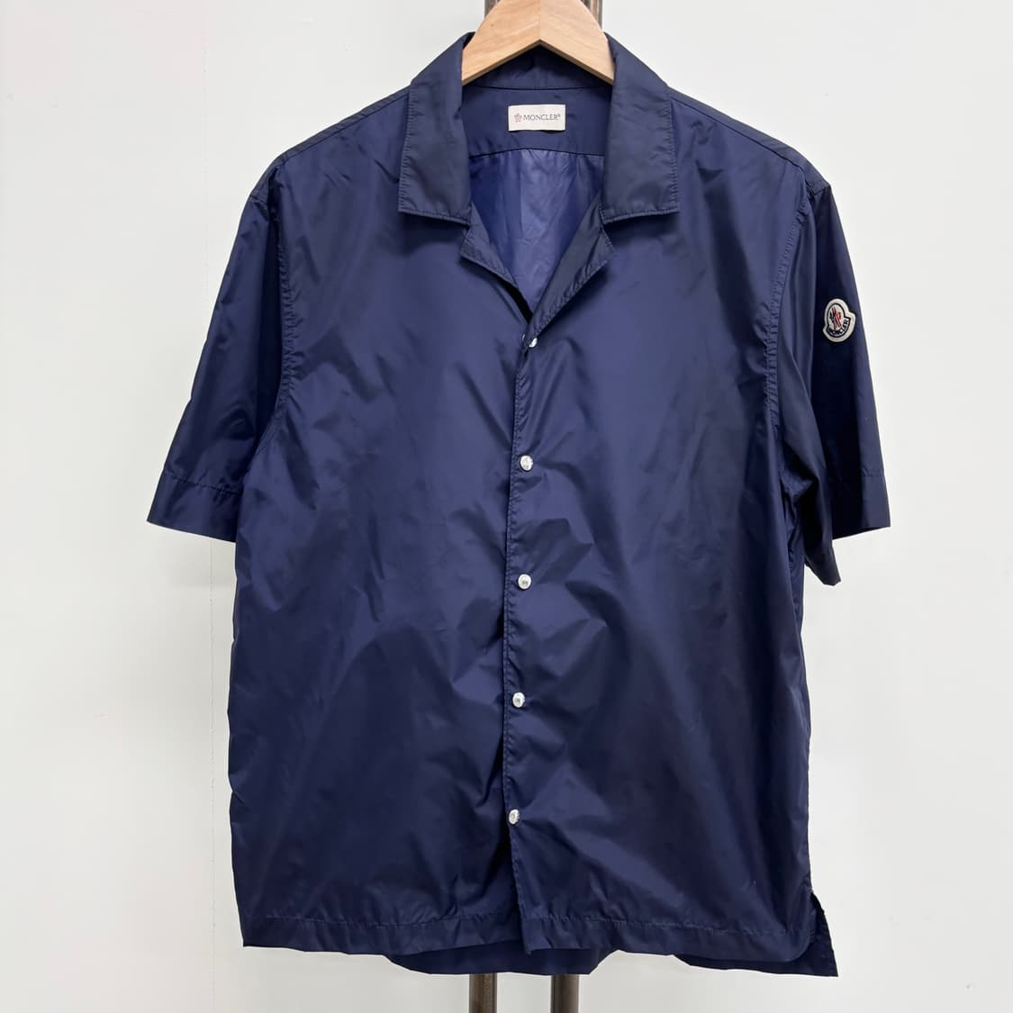 [L]몽클레어 와펜패치 반팔 셔츠 상품이미지1