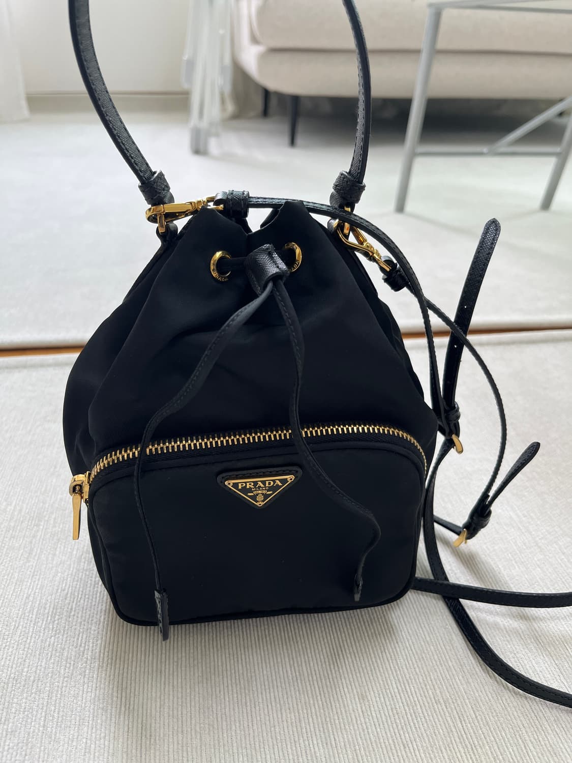 프라다 버킷백 나일론 크로스백 상품이미지2