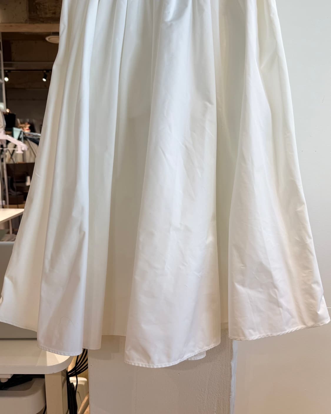 몽클레르 화이트 벨티드 플레어 스커트  상품이미지8