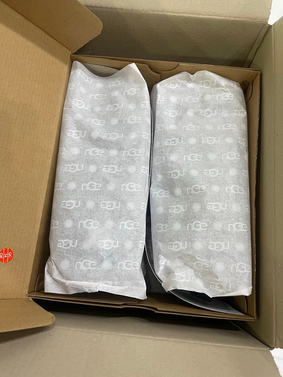 새상품 Ugg 골든글로우 플랫폼 스트랩 슬라이드 블랙  상품이미지5