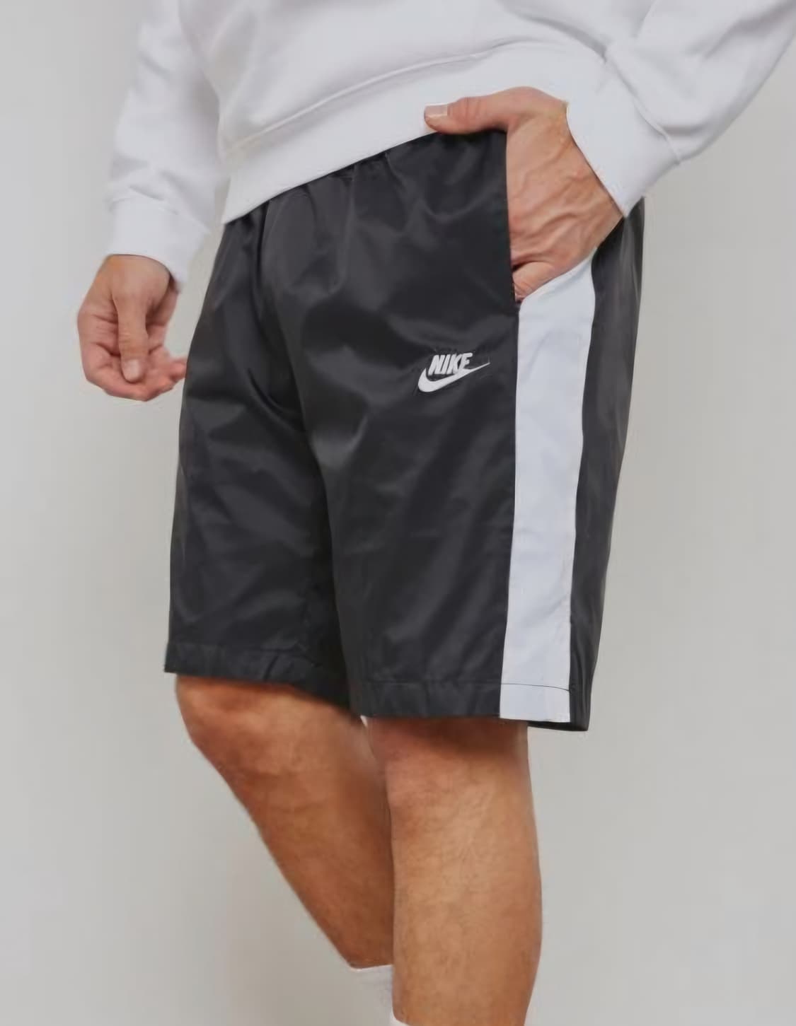 나이키 NSW 우븐 코어 트랙 쇼츠 반바지 사이즈M

오염 하자없이 깨끗 상품이미지1