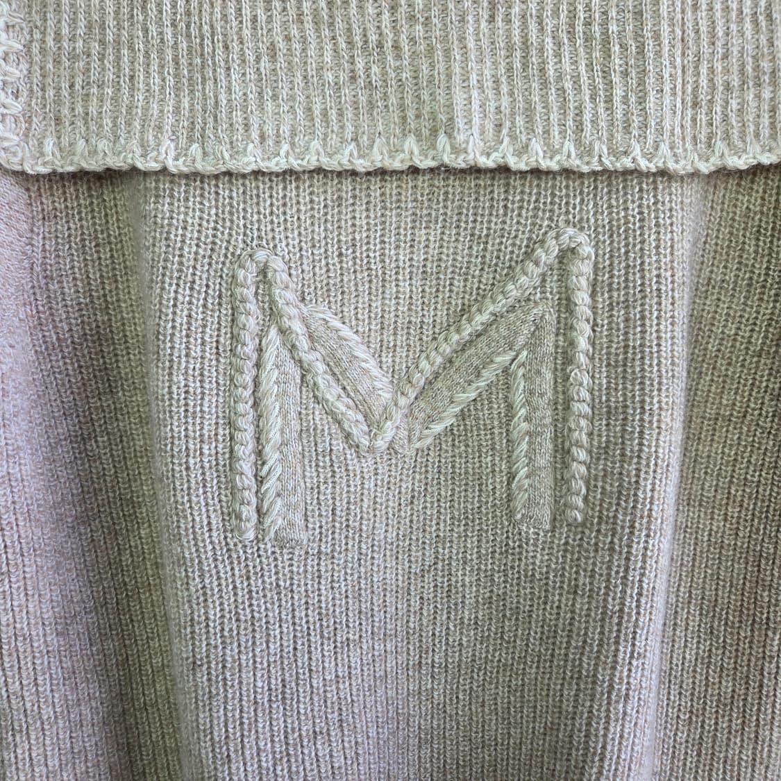 한섬 마인(MINE) 울 캐시미어 세일러 카라 니트, 뒷모습 M 자수 상품이미지5