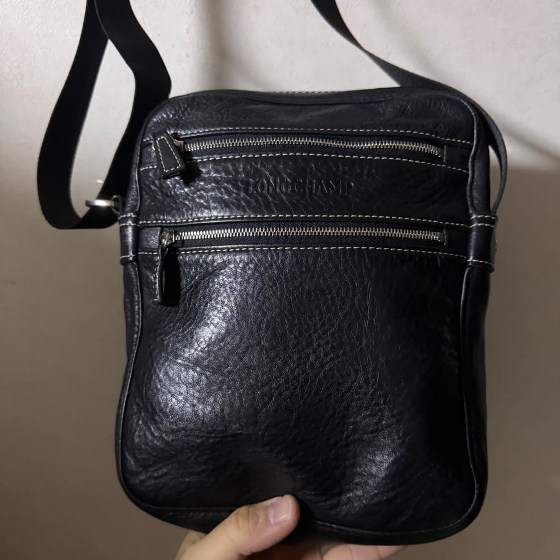 롱샴 남성 캐주얼 레더 크로스백 상품이미지1