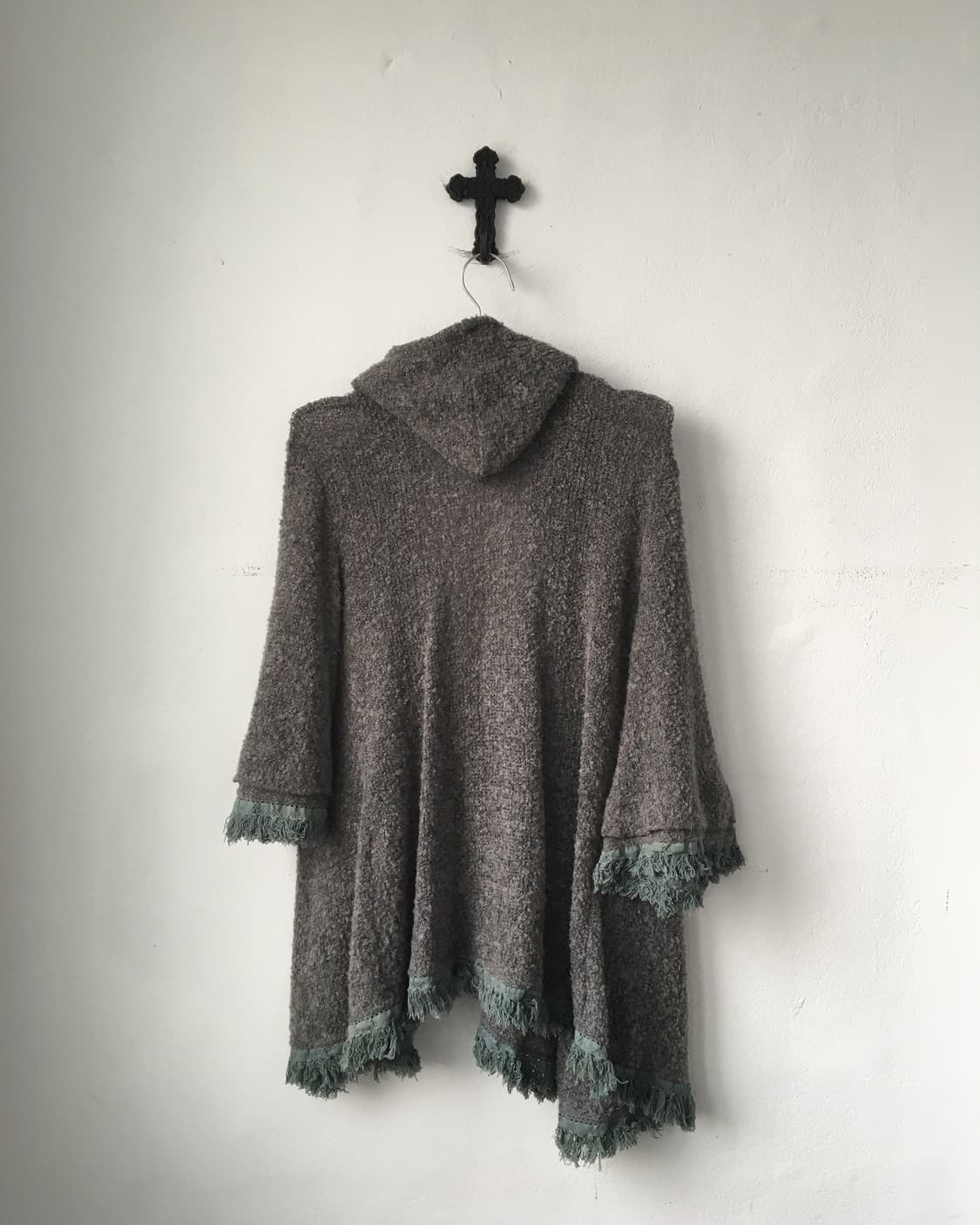 Fringe point hood knit cape cardigan 상품이미지3