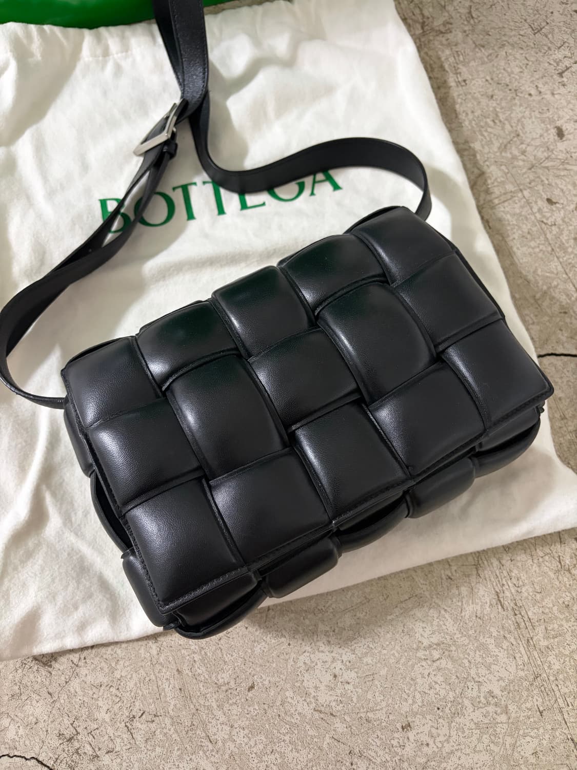 보테가베네타 패디드 카세터백 (은장) 상품이미지2