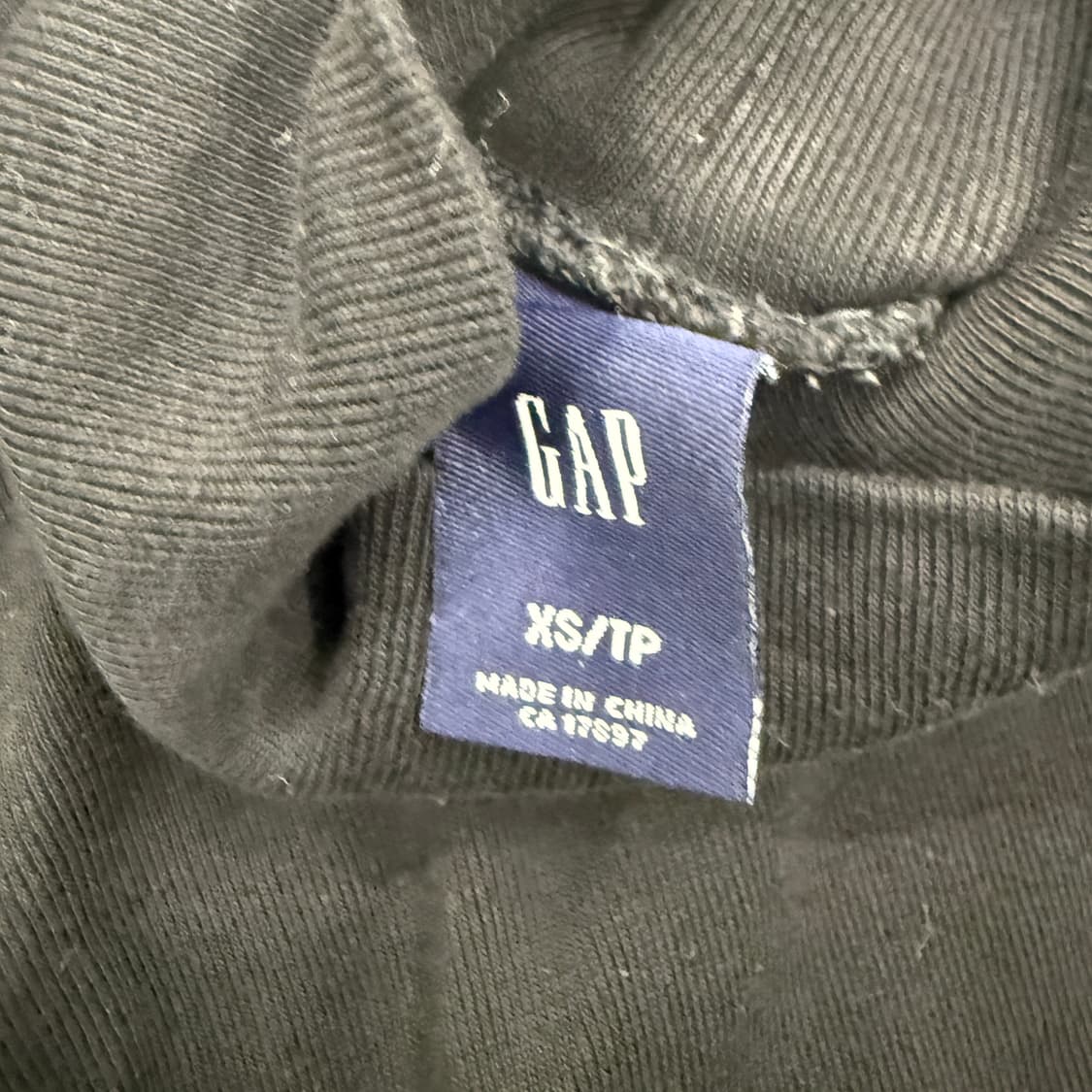 GAP 블랙 목폴라 니트 상품이미지5