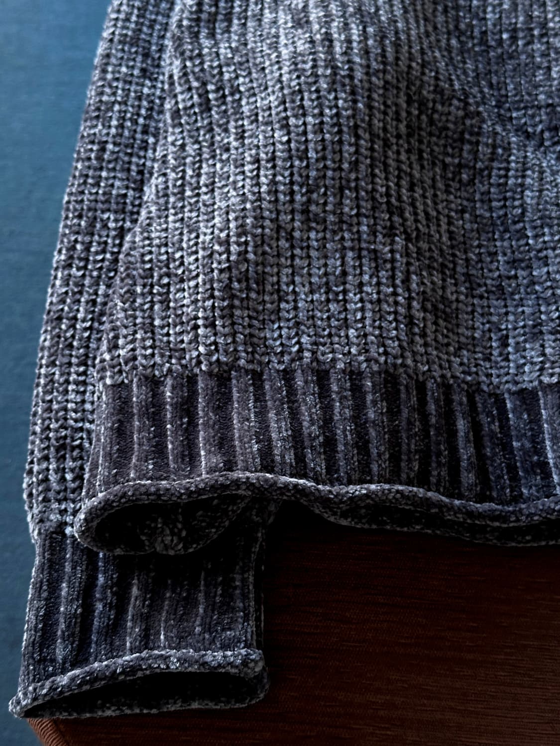 Shine fabric mock neck heavy knit P/O 상품이미지8