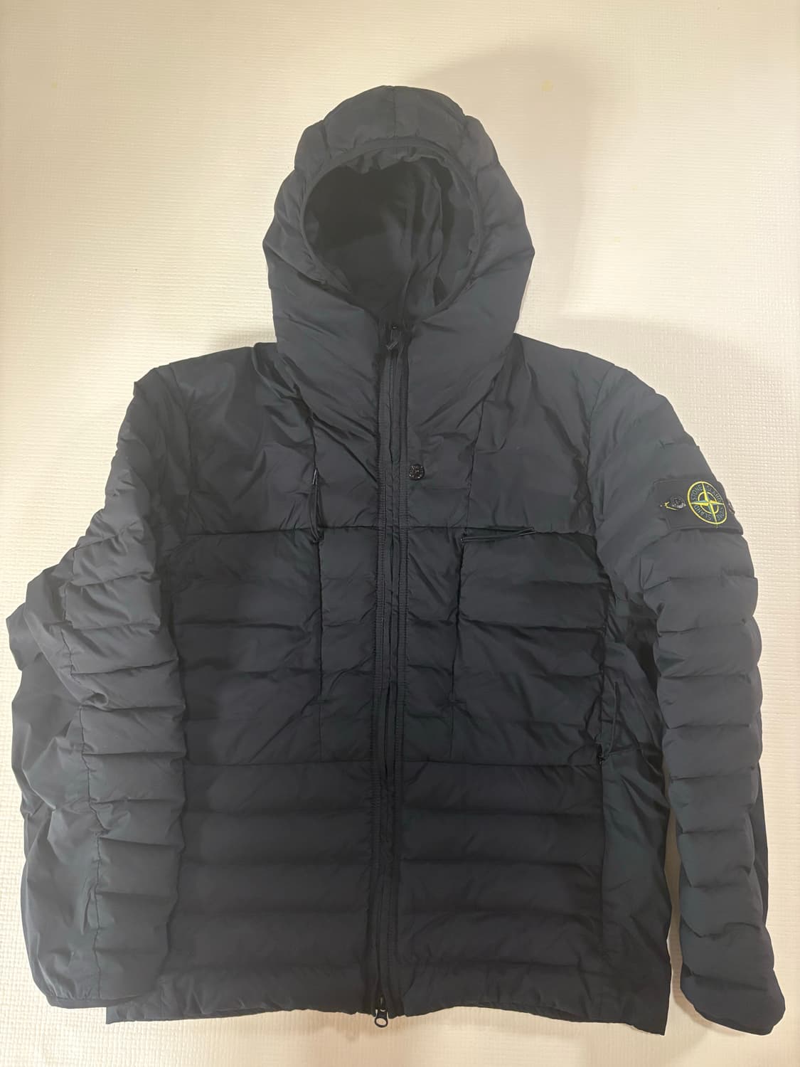 스톤아일랜드 25fw 심리스 경량패딩 [M] 상품이미지1