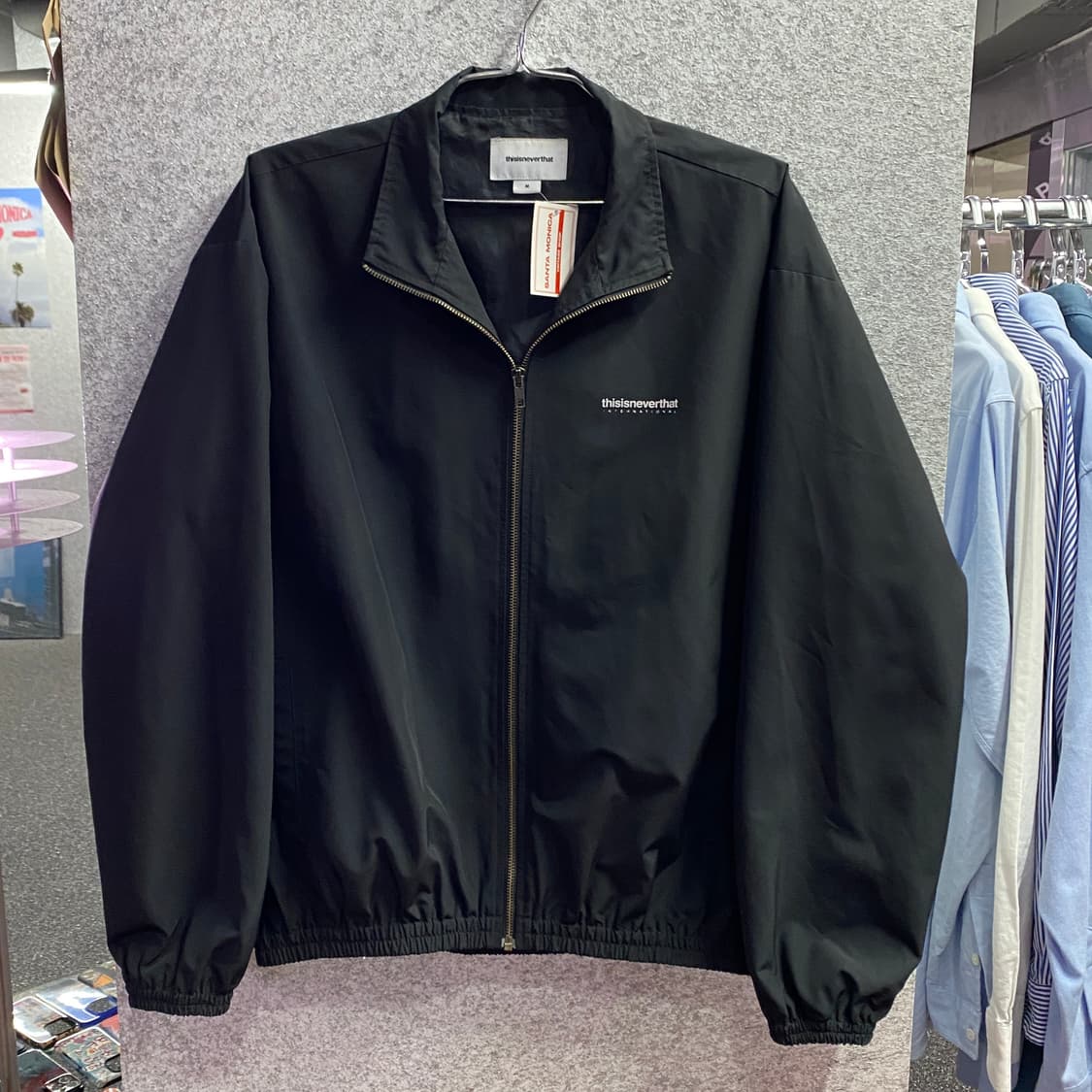 디스이즈네버댓 스펠아웃 빅로고 블랙 자켓B2998 상품이미지2