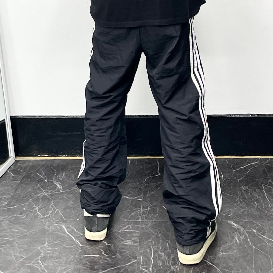 아디다스 블랙 삼선 오버와이드 트랙팬츠 상품이미지3