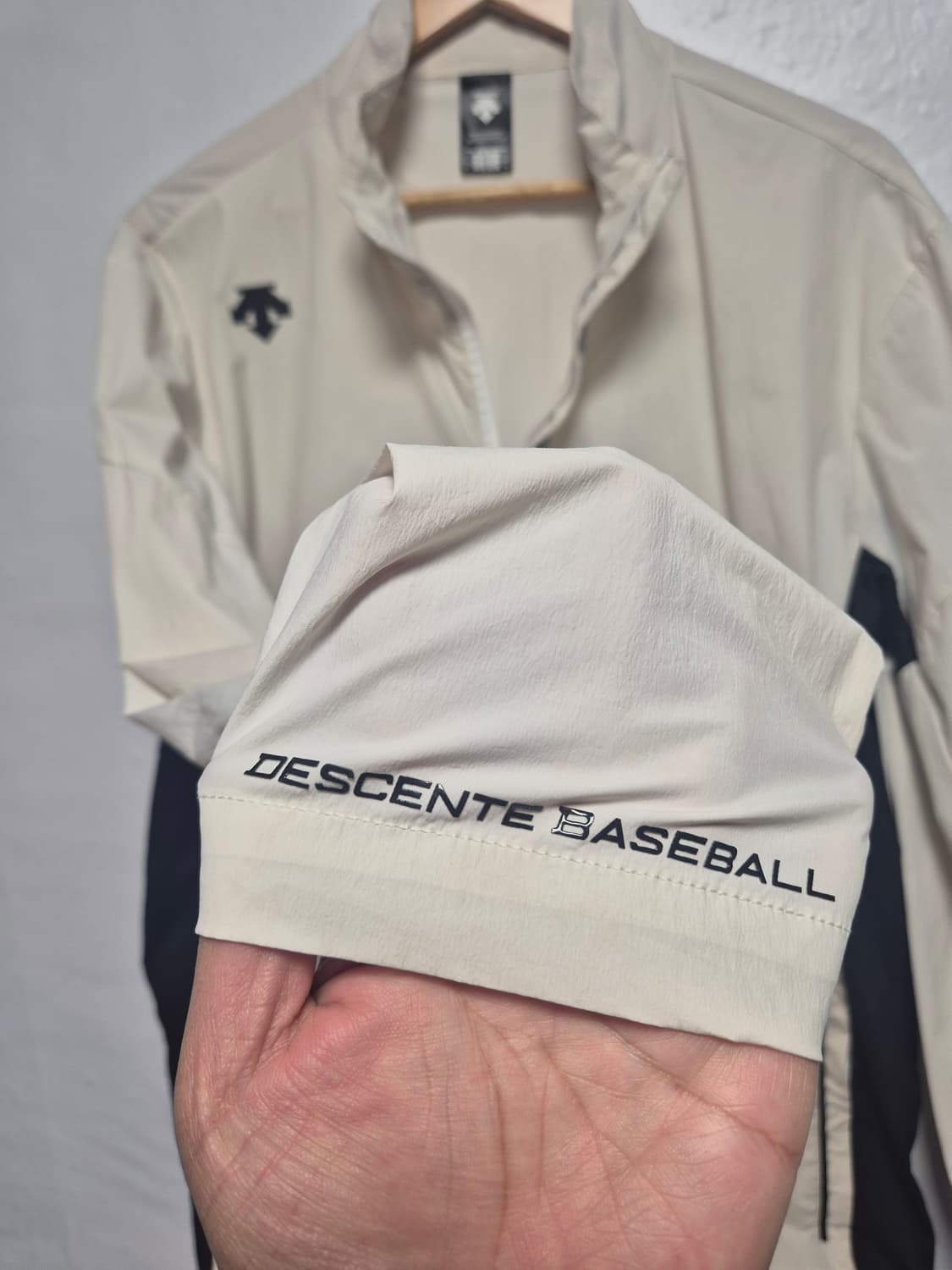 데상트 아이보리/블랙 바람막이 집업 자켓 XL105사이즈(상태A급) 상품이미지4