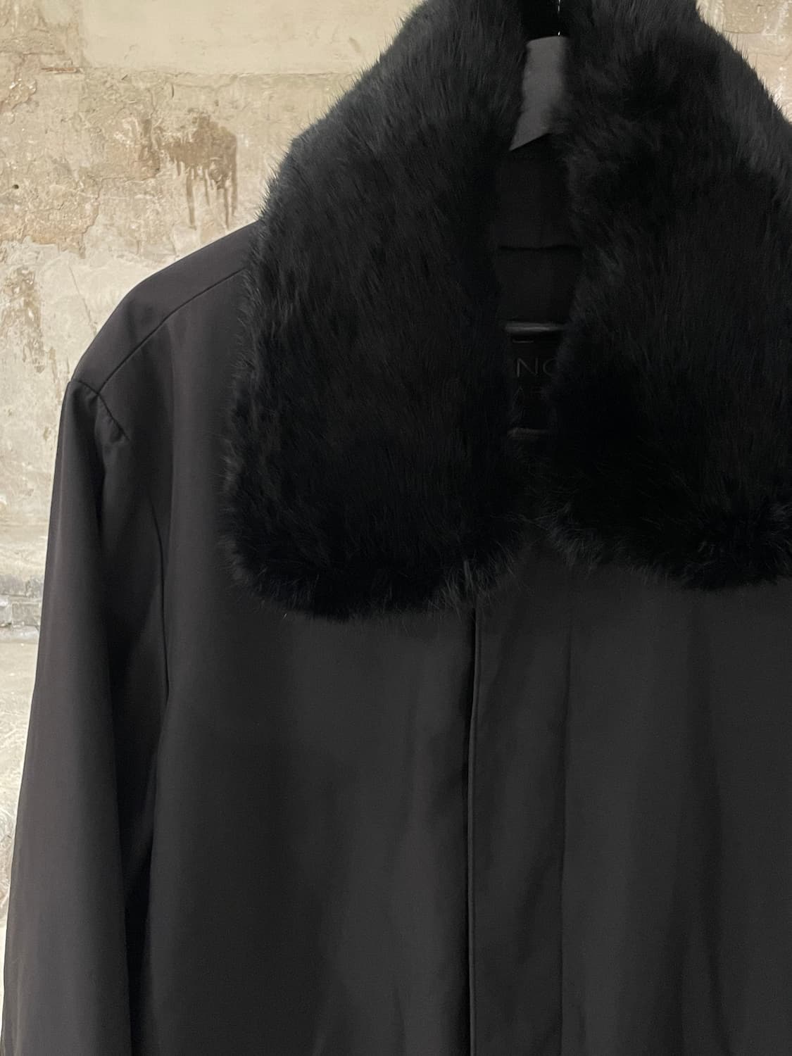 발렌시아가 블랙 퍼 카라 히든 버튼 폴리에스터 자켓 상품이미지2