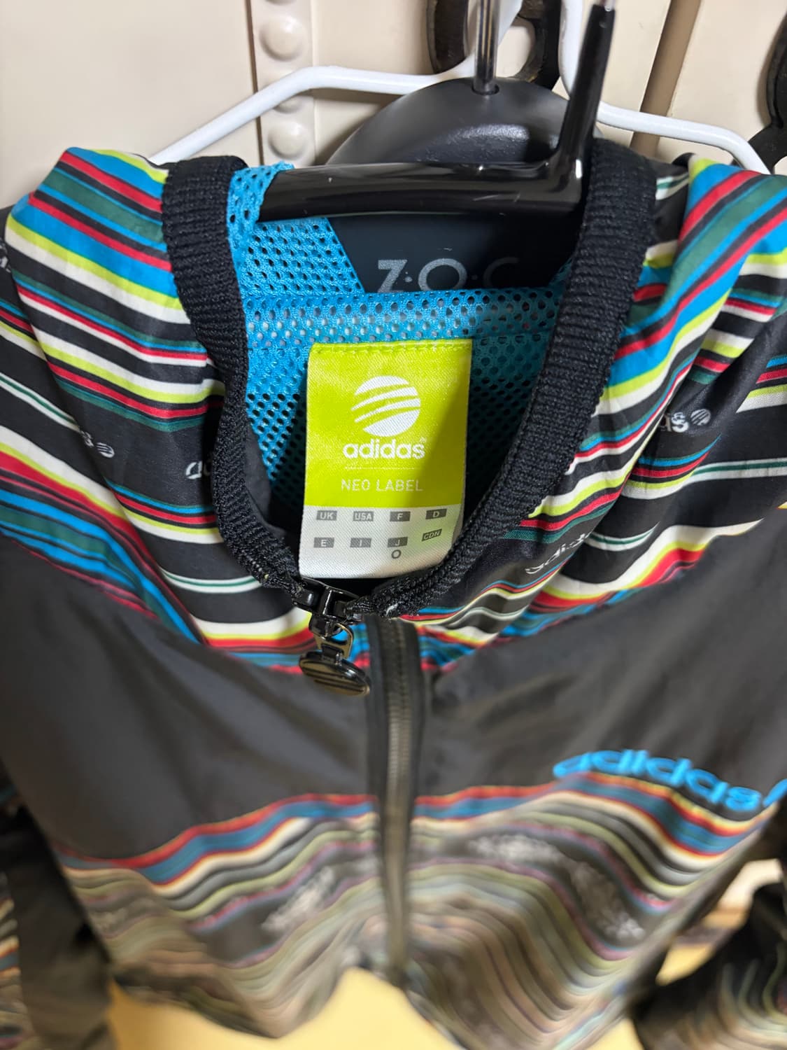 아디다스 에스닉 바람막이 상품이미지2