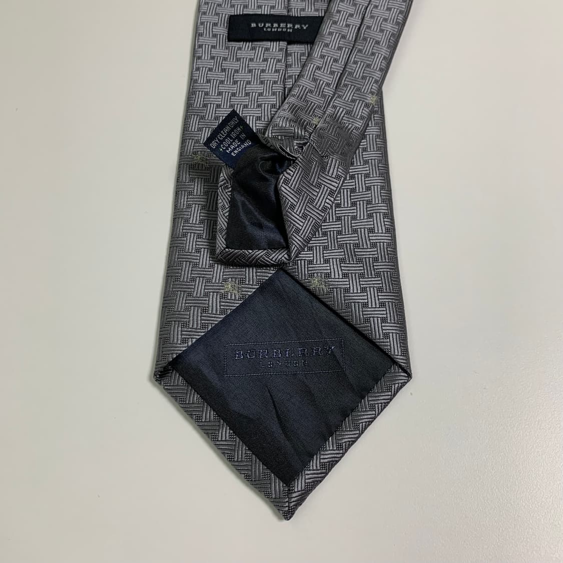 버버리(BURBERRY) 모노그램 명품넥타이 100실크 로고플레이 상품이미지6