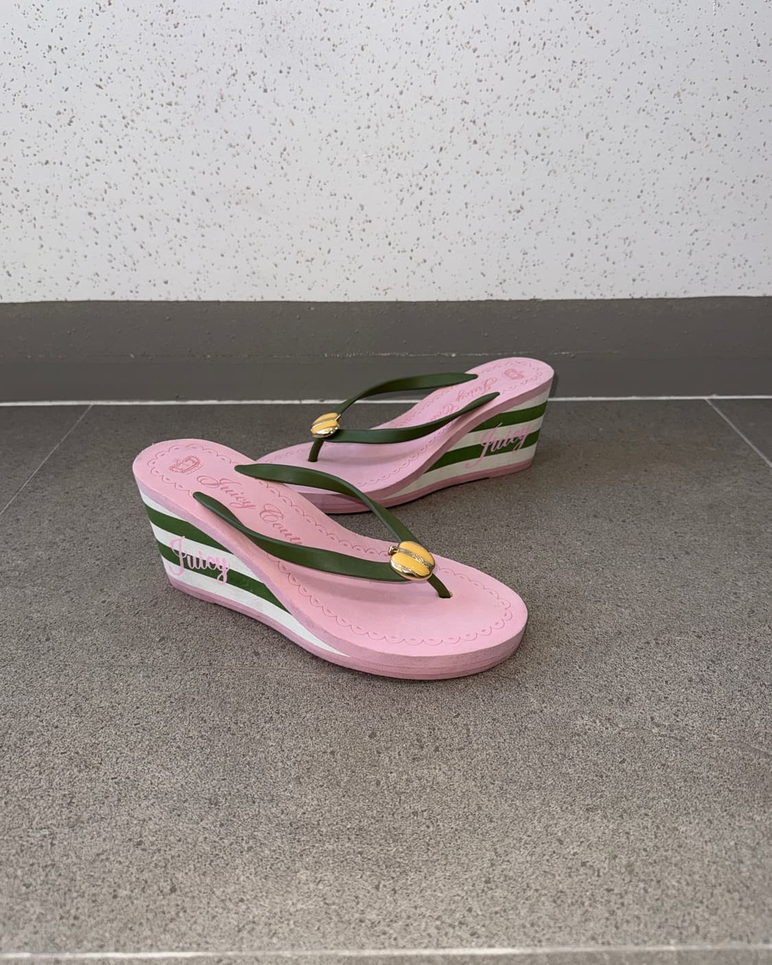 Juicy Couture pink green stripe apple 샌달 상품이미지4