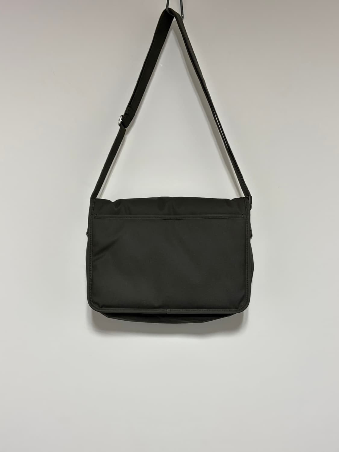 생로랑 니키 캔버스 메신저  라지 크로스백 상품이미지2