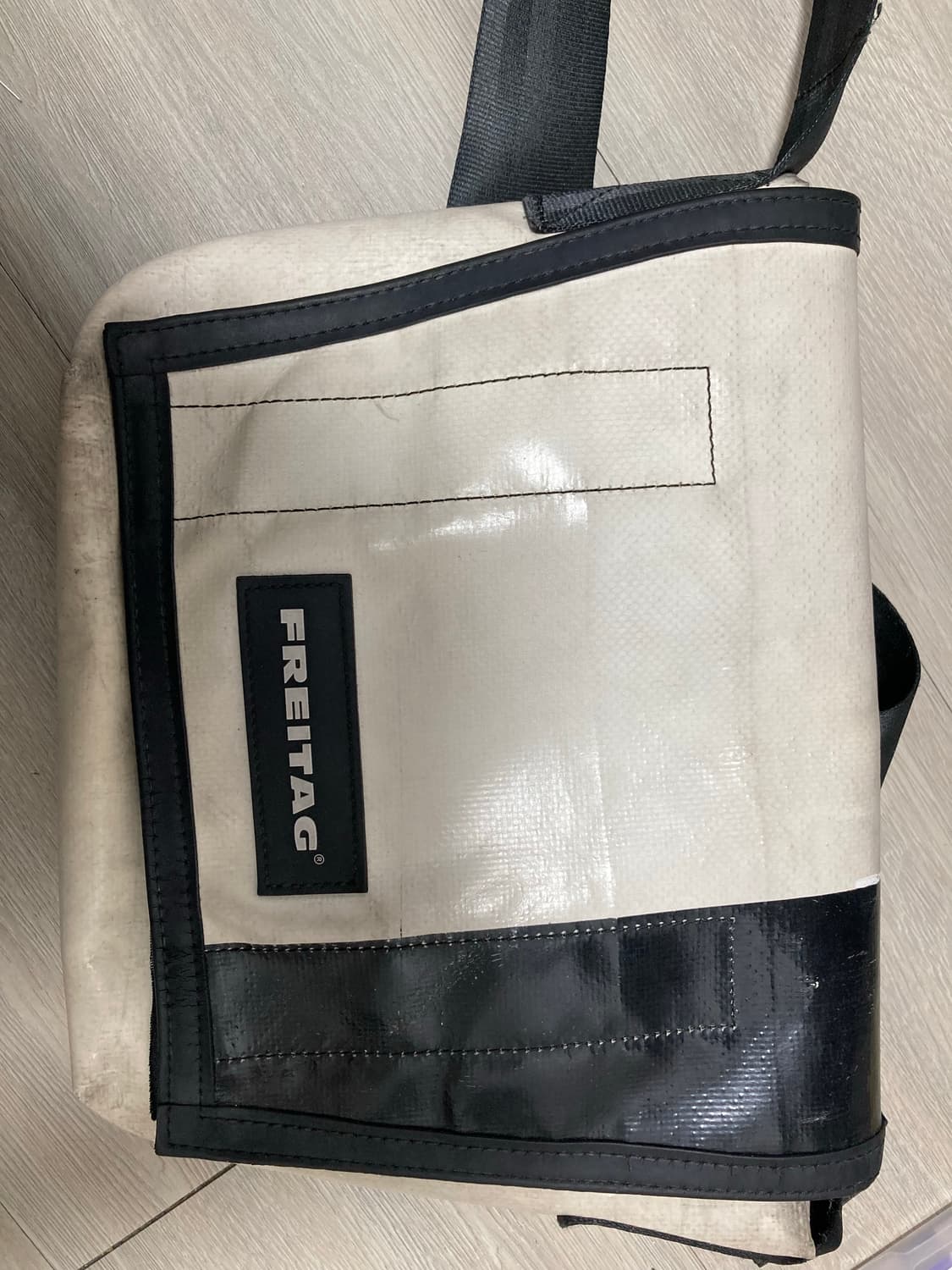 프라이탁 라씨 검흰 팝니다  상품이미지1