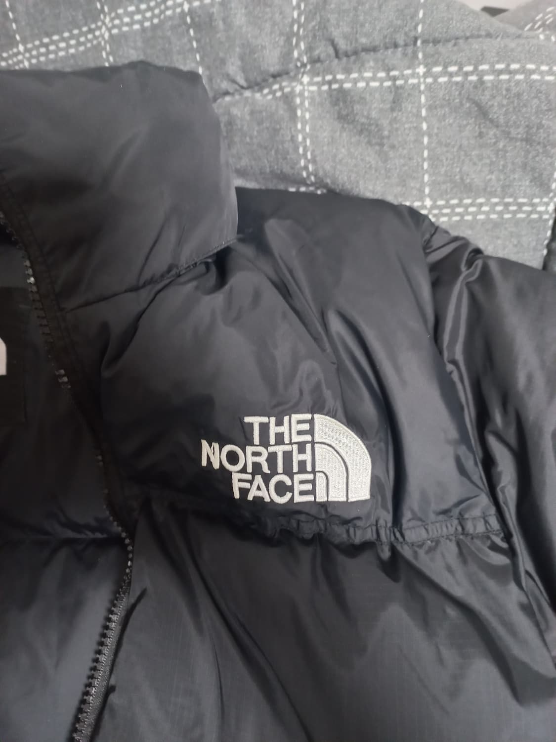 노스페이스 레트로1996 눕시 패딩 l 해외판 팝니다 상품이미지3
