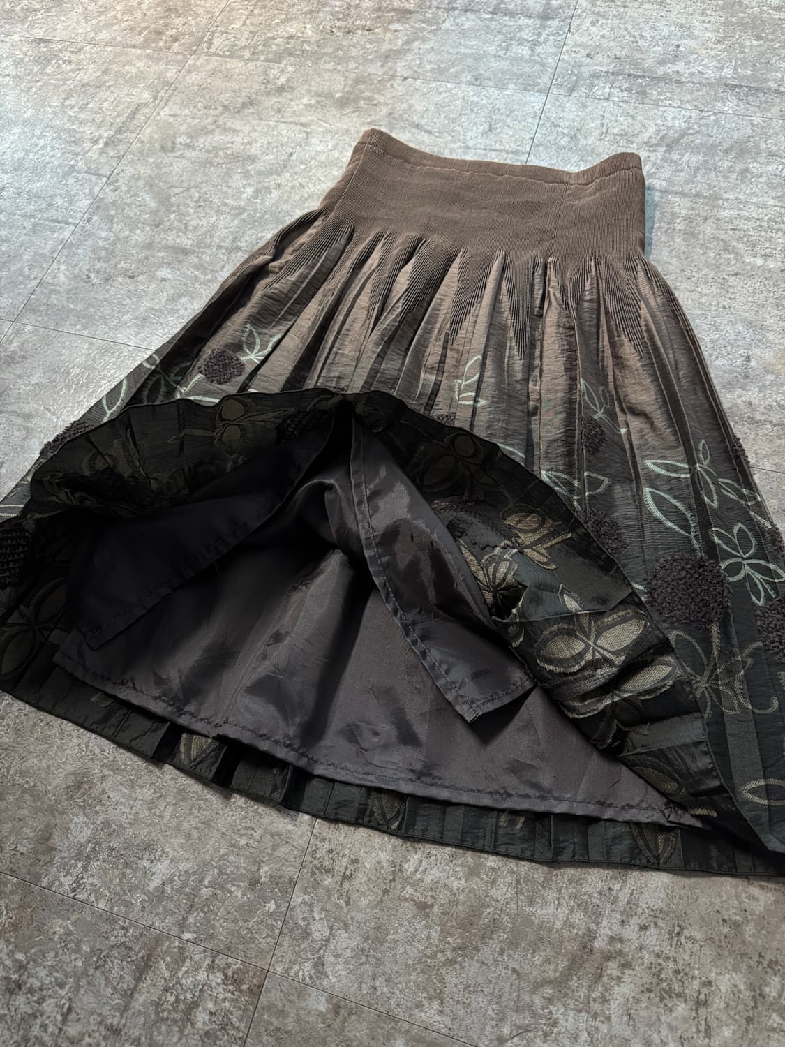 유니크 자수 플리츠 스커트  상품이미지2