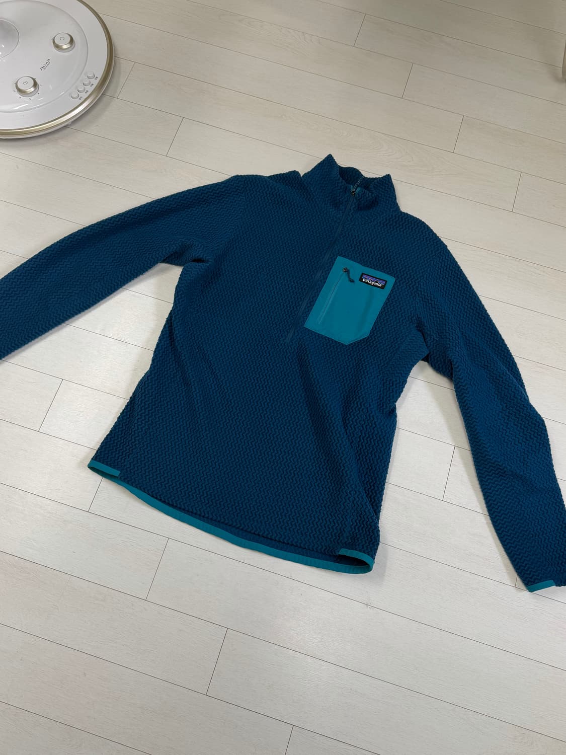 파타고니아 R1 에어 짚넥 M 사이즈  상태 9.5/10  사진 찍고 절 상품이미지1