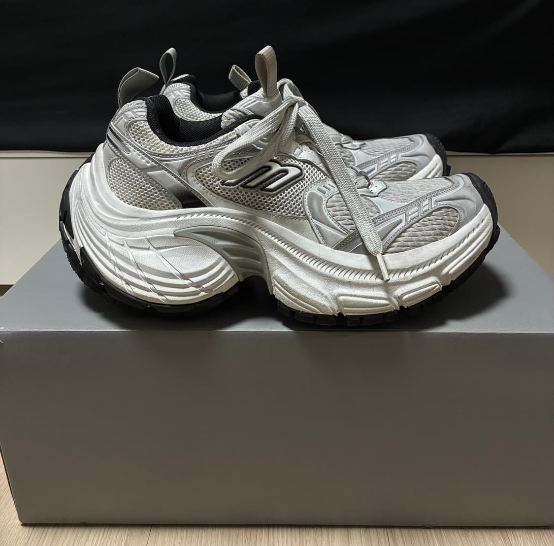 발렌시아가 10xl 화이트 (40) 상품이미지3