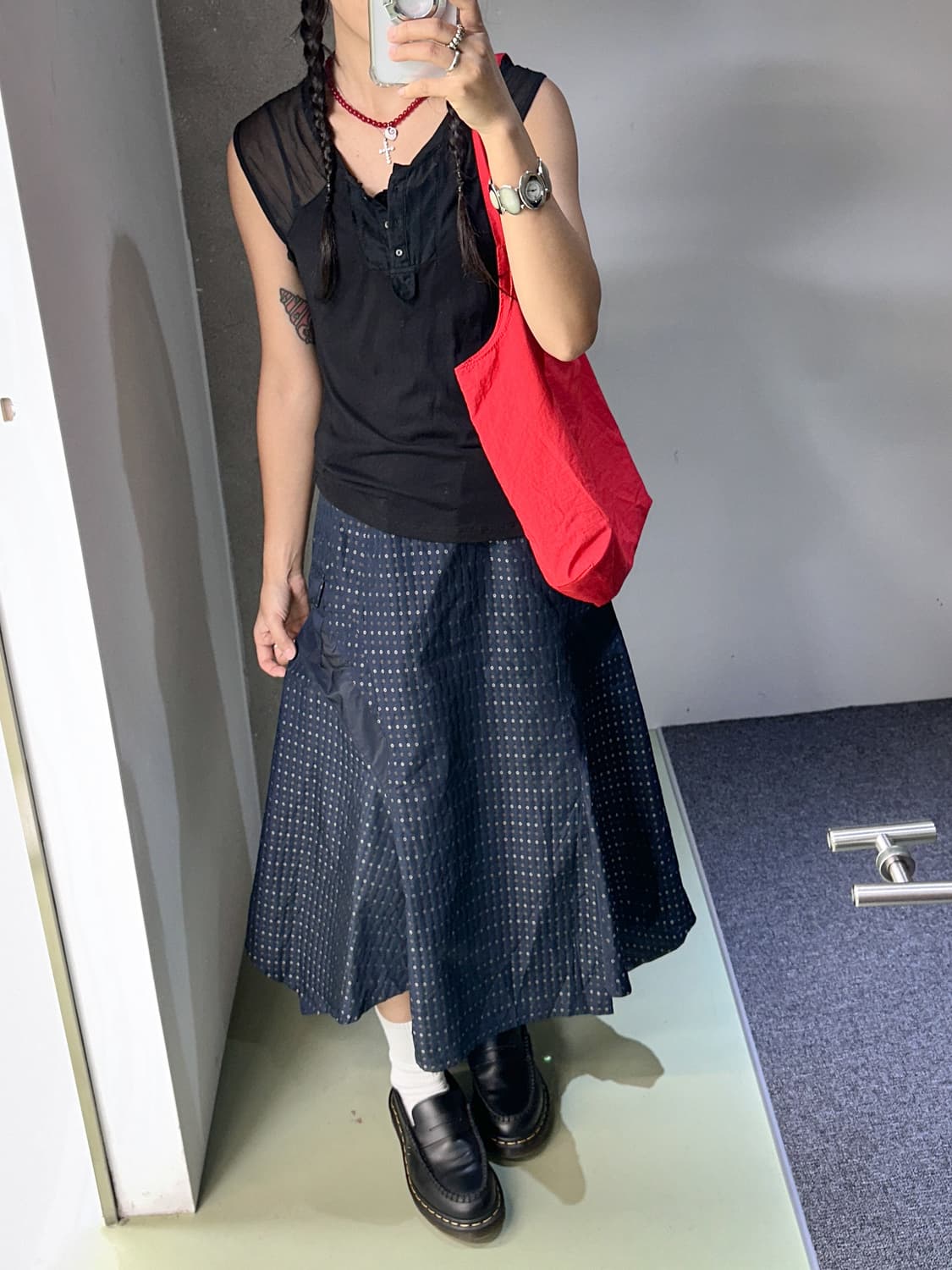 black layered buttons neck top 상품이미지6