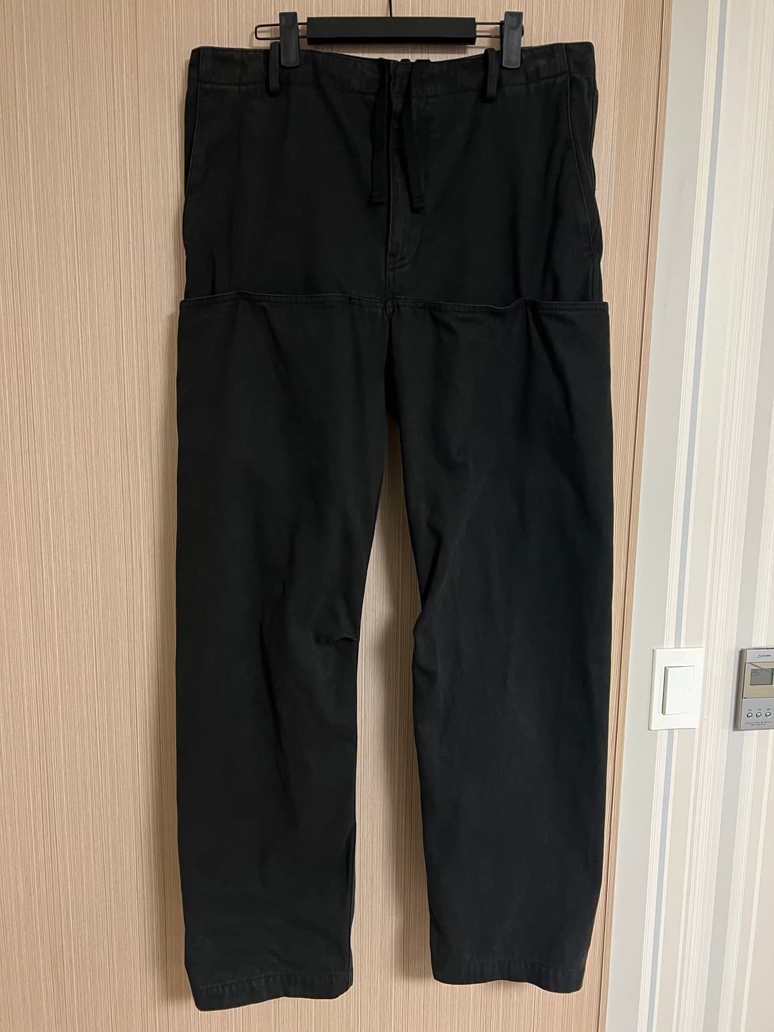 34 이지갭 발렌시아가 사틴 카고 팬츠 블랙 ygebb 상품이미지1