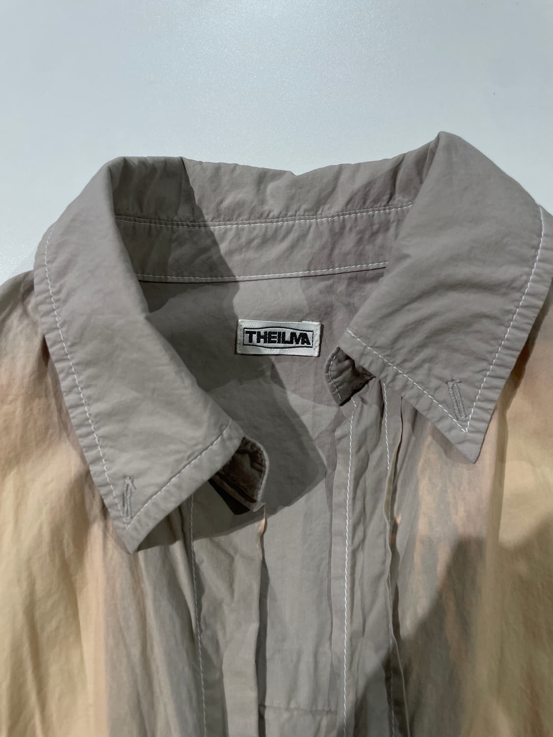 더 일마 라이트 카키 그라디언트 워싱 논 버튼 오버 셔츠 상품이미지7