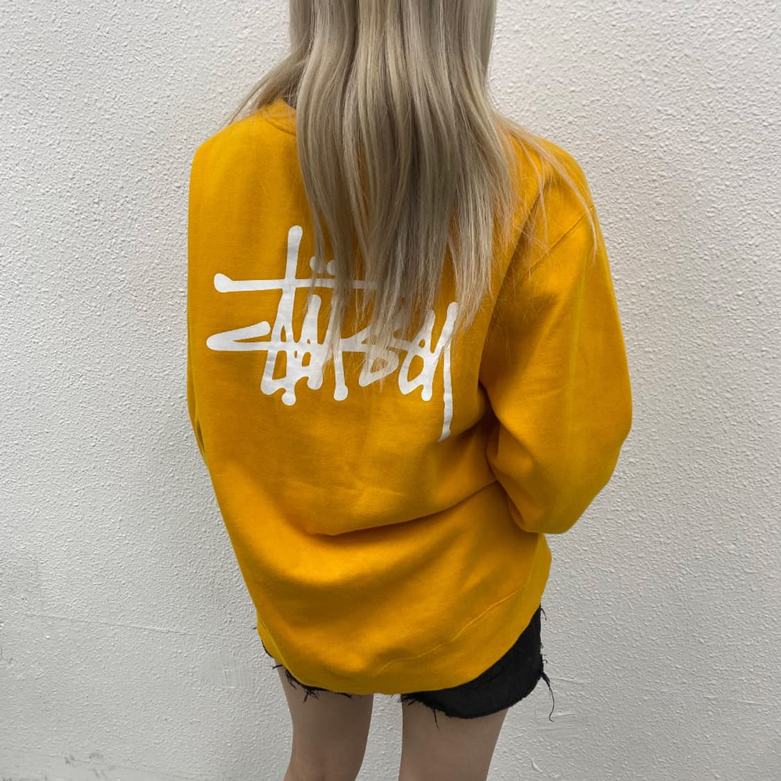 스투시 딥옐로우 백로고 맨투맨 XL 상품이미지2