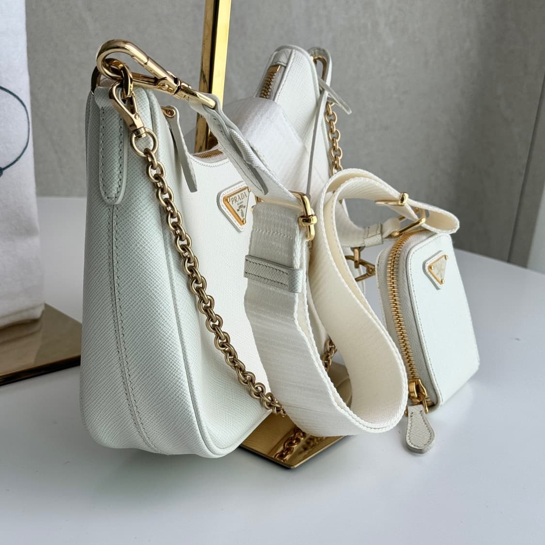 [새상품급] 프라다 리에디션 사피아노 테수토 호보백 레더 화이트  상품이미지3