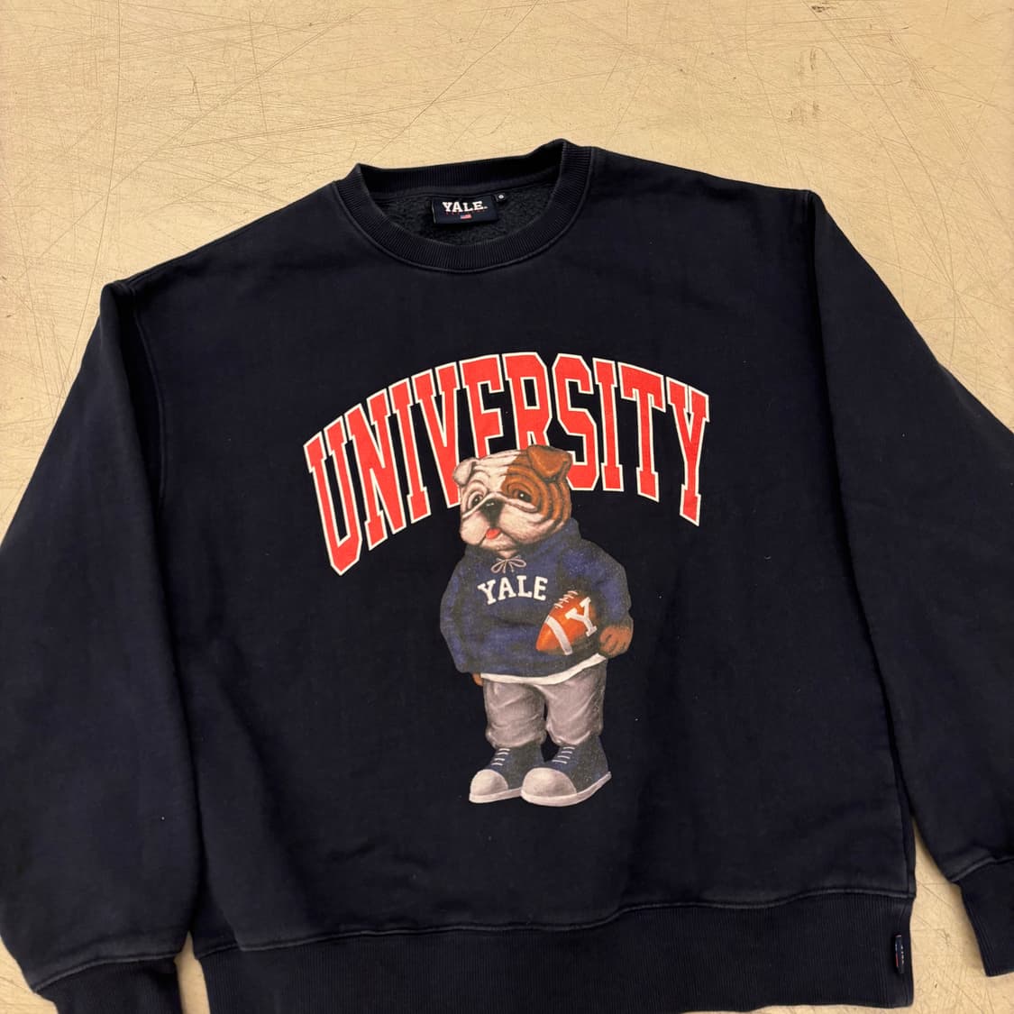 예일 유니버시티 빅로고 네이비 맨투맨 상품이미지2