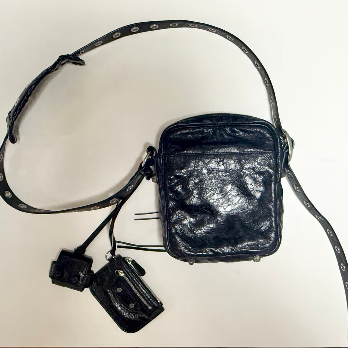 발렌시아가 남성 르 카골 크로스바디백 블랙 상품이미지2