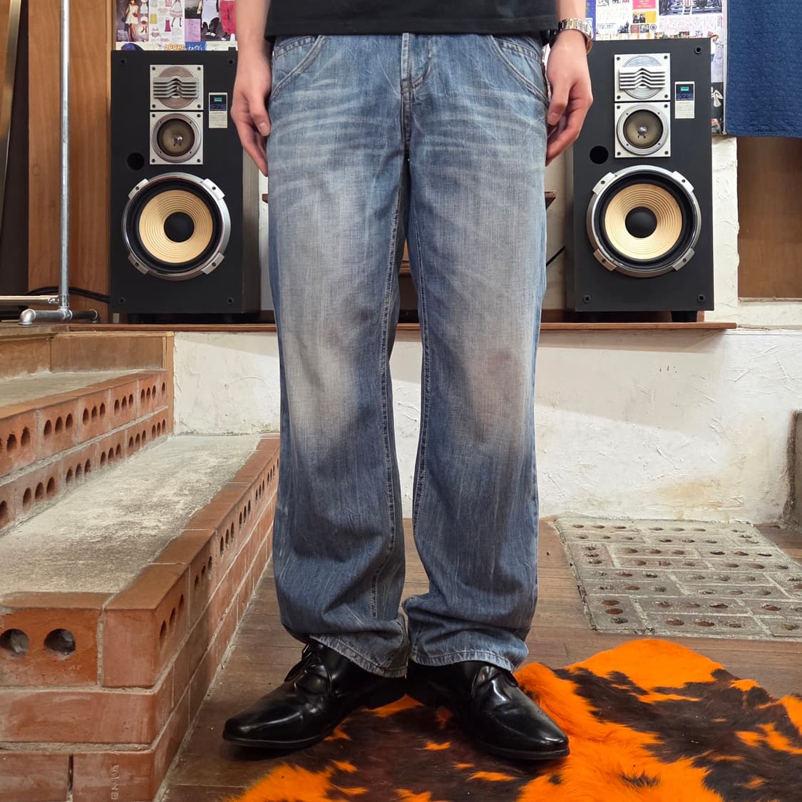 백포켓 데미지 포인트 연청 워싱 데님 팬츠 상품이미지2