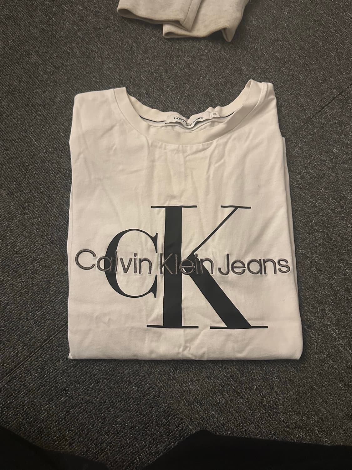 캘빈클라인 반팔티 xs 상품이미지1