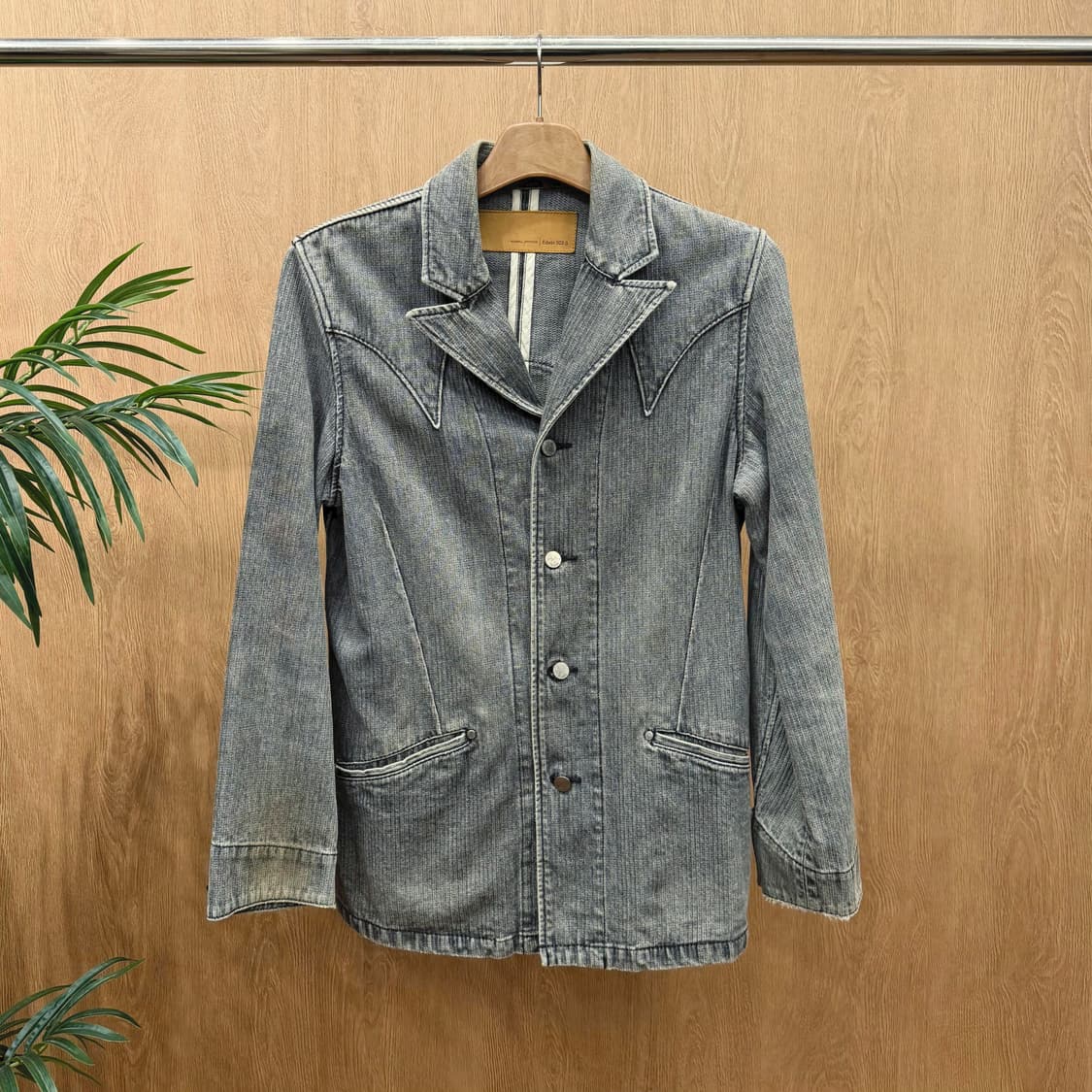 에드윈 데님 자켓 웨스턴 요크 절개 메탈 버튼 디테일 그레이 상품이미지1
