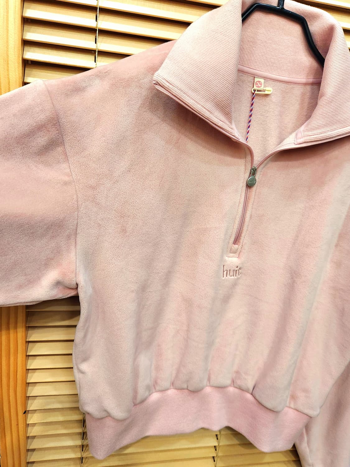 (새상품)위뜨 벨뱃 크롭 하프짚업55 상품이미지3