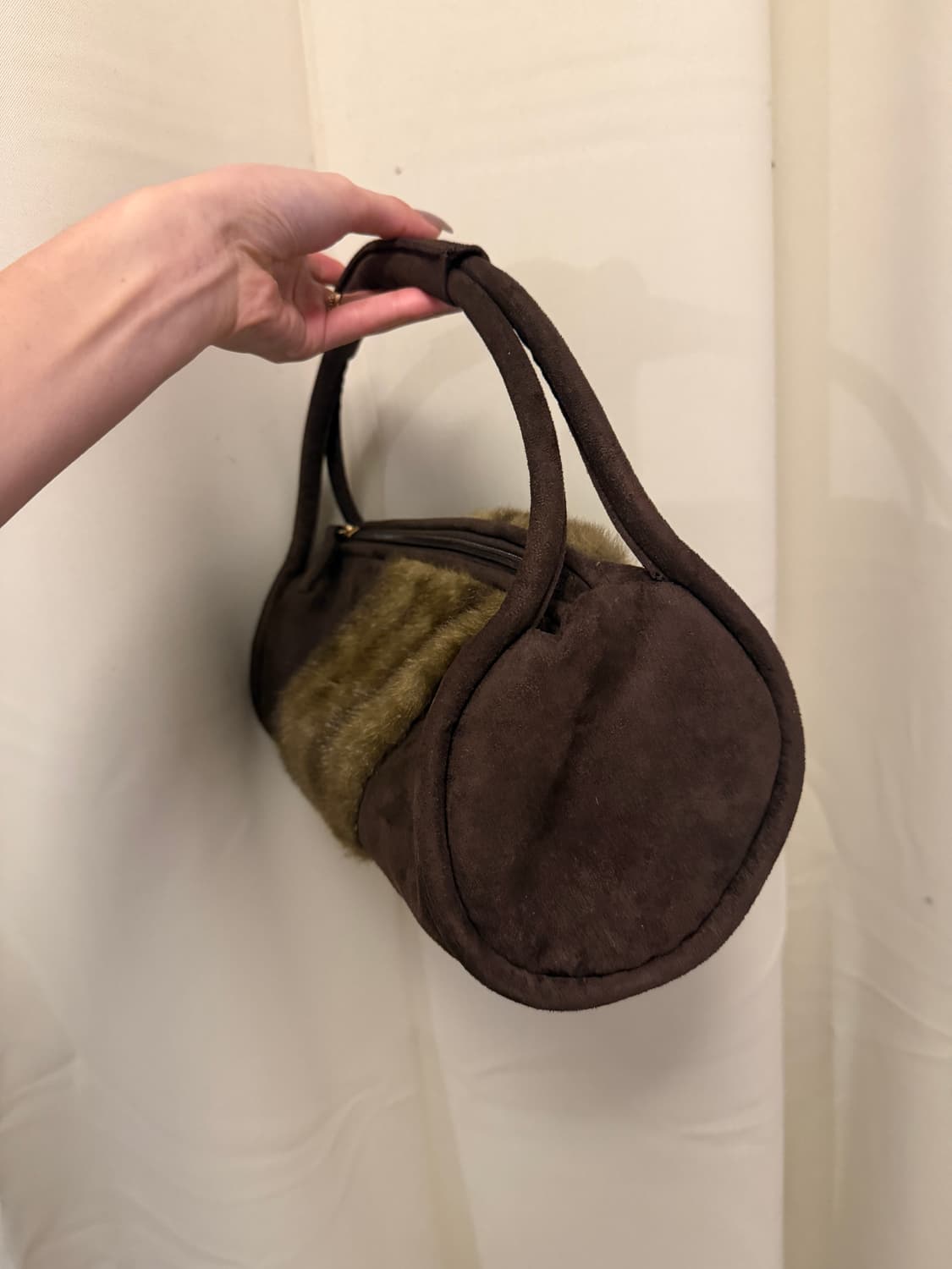 Yetts 퍼 스웨이드 더플백 상품이미지2